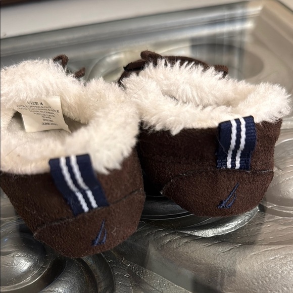 Nautica 4 Baby Mocassin Turtle Caye Cozy Brown Slippers with Faux Fur Lining - Picture 4 of 8
